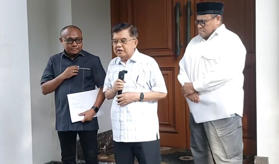 Jusuf Kalla Bantah Keras Danai Kasus Ijazah Jokowi, Siap Lapor Polisi