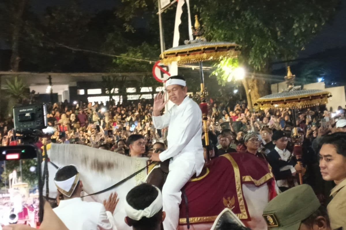 Ribuan Warga Padati Kirab Mahkota Binokasih, Gubernur Jabar Minta Maaf Imbas Macet