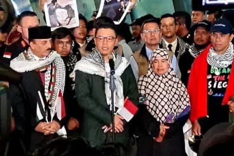 Tiba di Tanah Air, 9 WNI Relawan Global Sumud Flotilla Disambut Haru