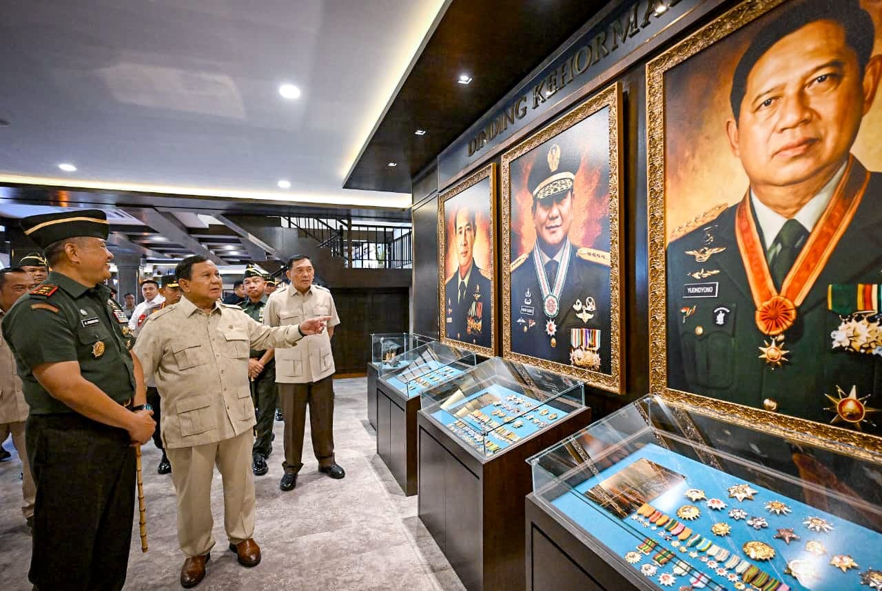  Prabowo Resmikan Renovasi Museum dan Perpustakaan Seskoad di Bandung