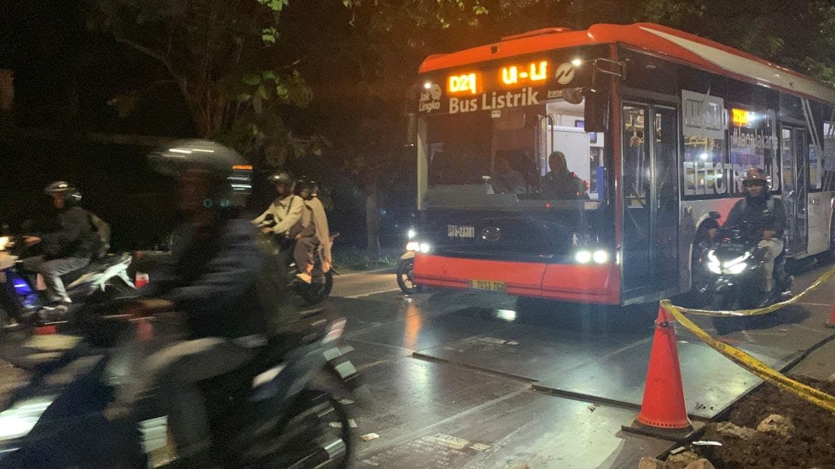 Jalan Amblas Lenteng Agung Selesai Diperbaiki, TransJakarta Normal dan Ada Buka Tutup Jalur Malam Ini